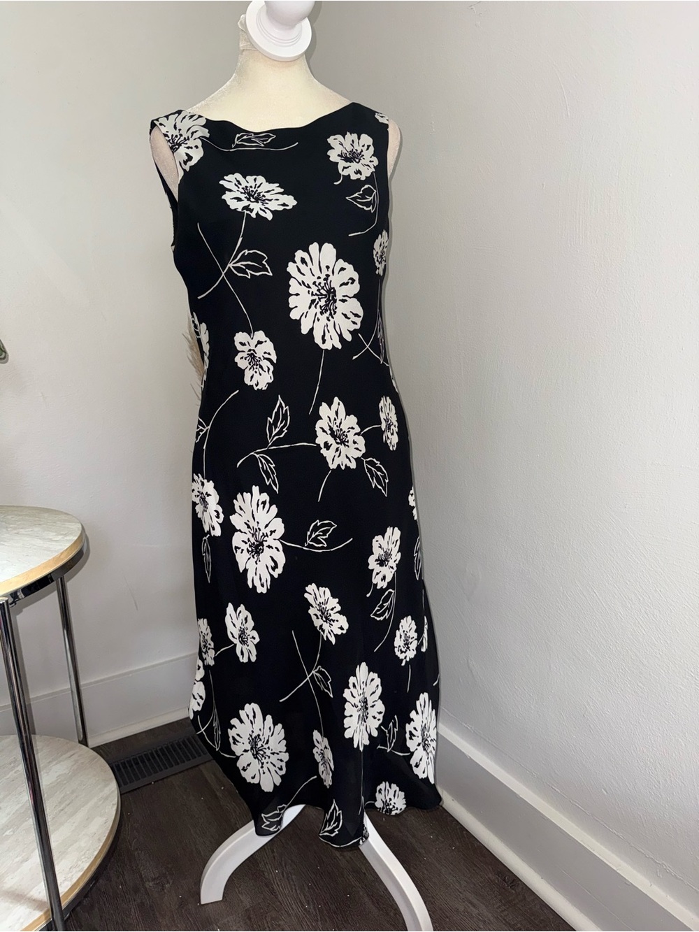 Jones New York 100% Silk Black and White Floral Sleeveless Midi Dress
